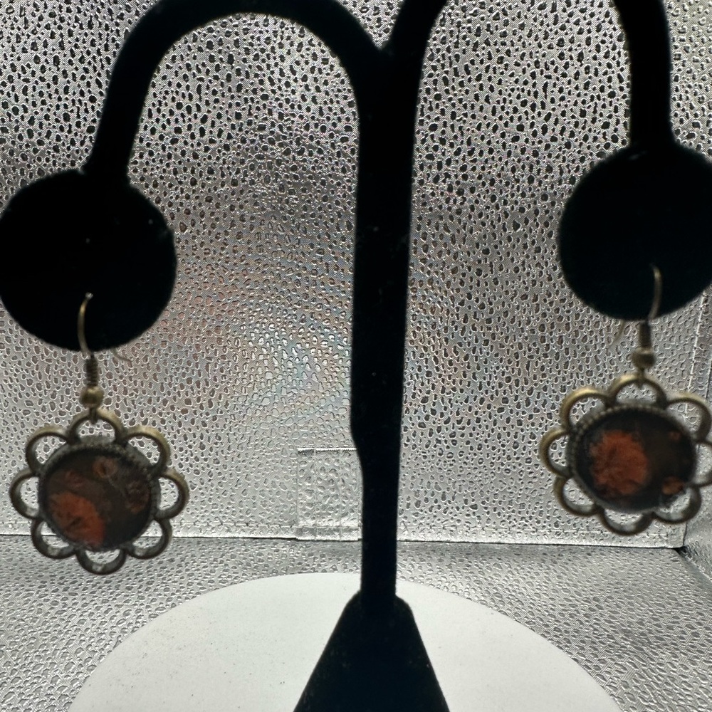 Floral flowers in Resin & Bronze Earrings